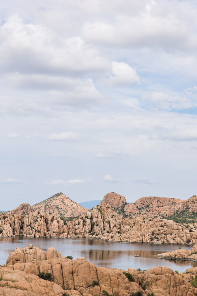 plus size bride and groom at watson lake in prescott arizona
