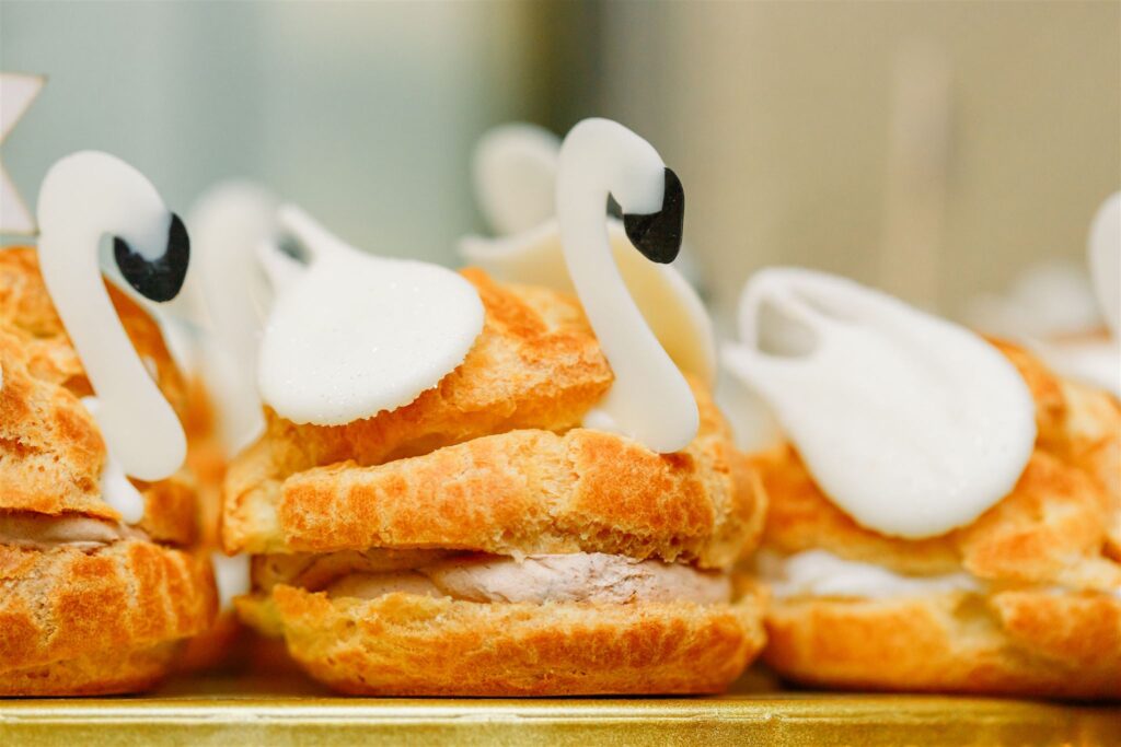 swan pastry puff