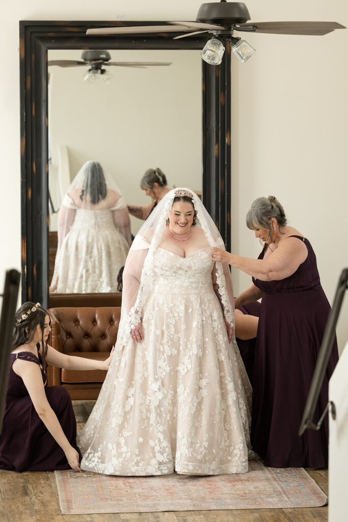 plus size bride wearing champagne and lace wedding dress wearing lace veil at mesa arizona outdoor wedding
