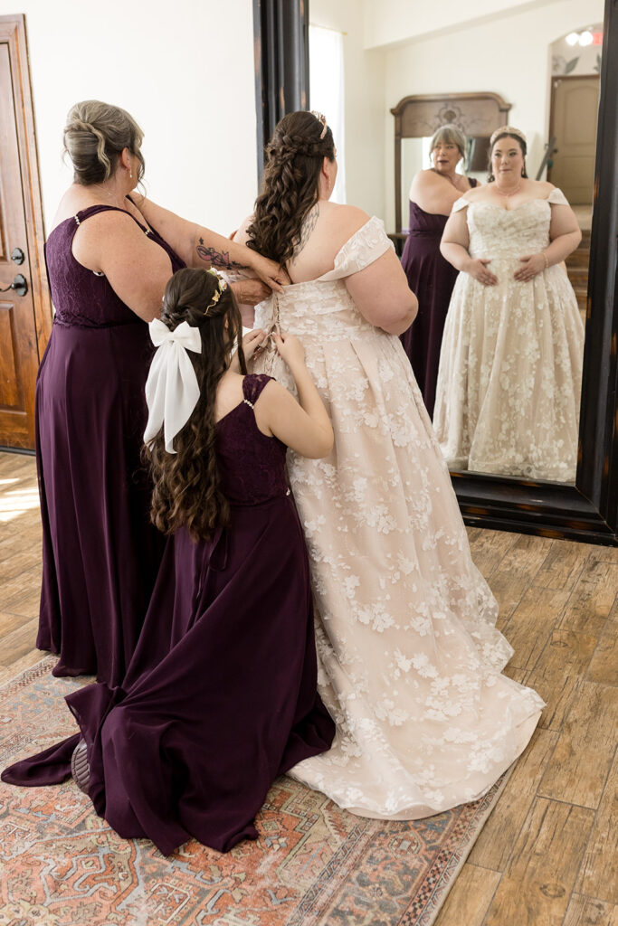 plus size bride wearing champagne and lace wedding dress wearing lace veil at mesa arizona outdoor wedding