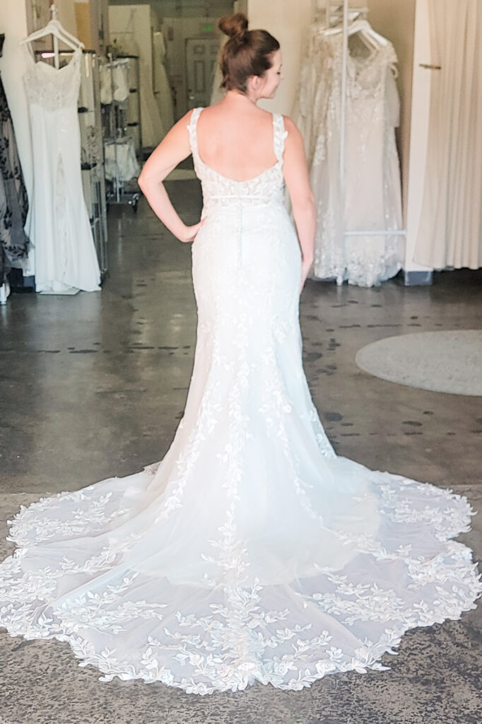 fitted wedding dress with scalloped train off the rack under 1000